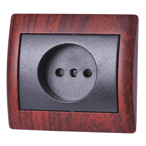 پریز برق با قاب چوبی